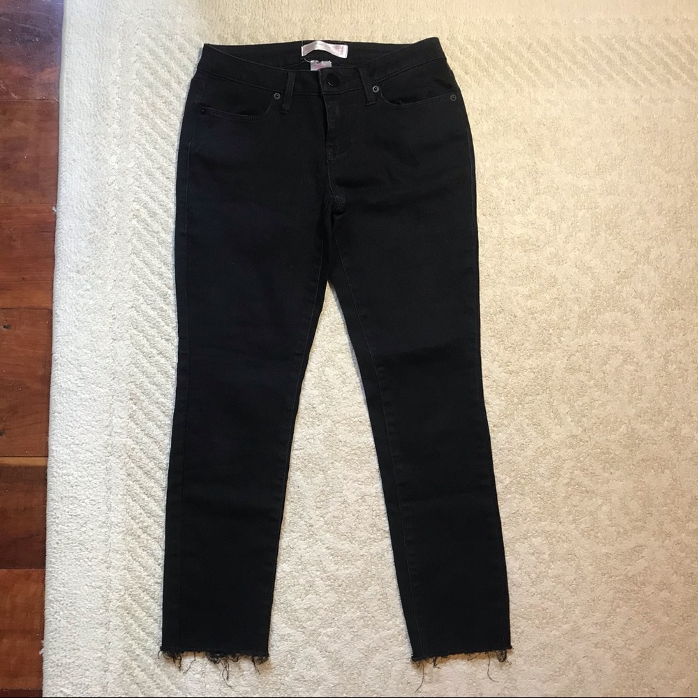 Black No Boundaries Cut-Off Capri Jeans